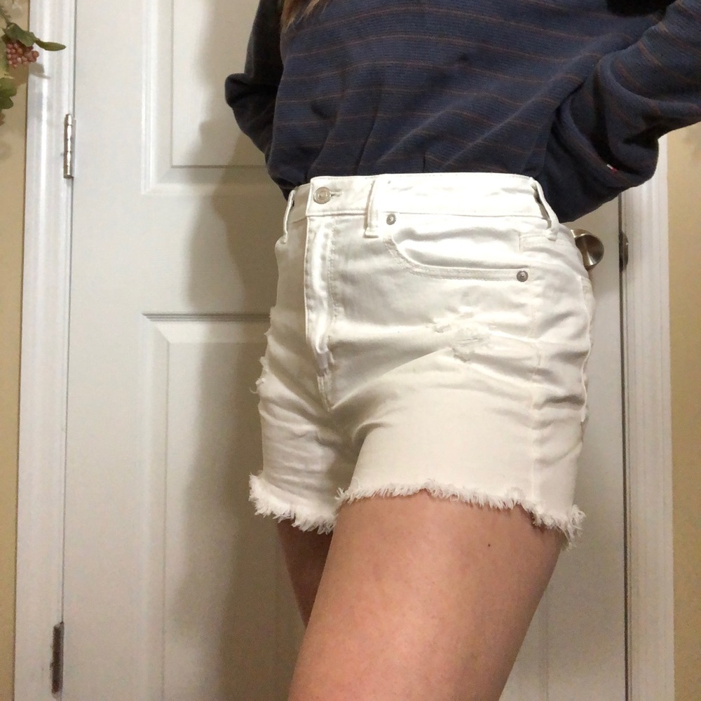 A&E Mom Shorts!!!!! ⚪️